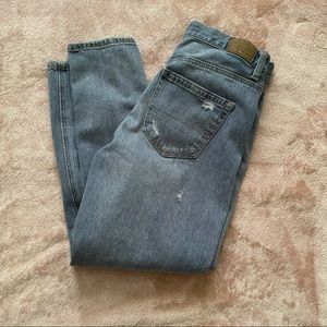 AMERICAN EAGLE MOM JEANS W/ KNEE RIPS